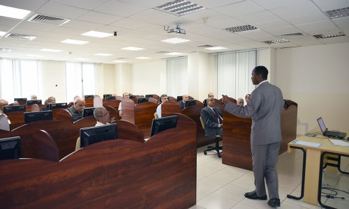 جامعة العين تنظم ورشة عمل عن (قاعدة بيانات سكوباس) لأعضاء الهيئة الأكاديمية