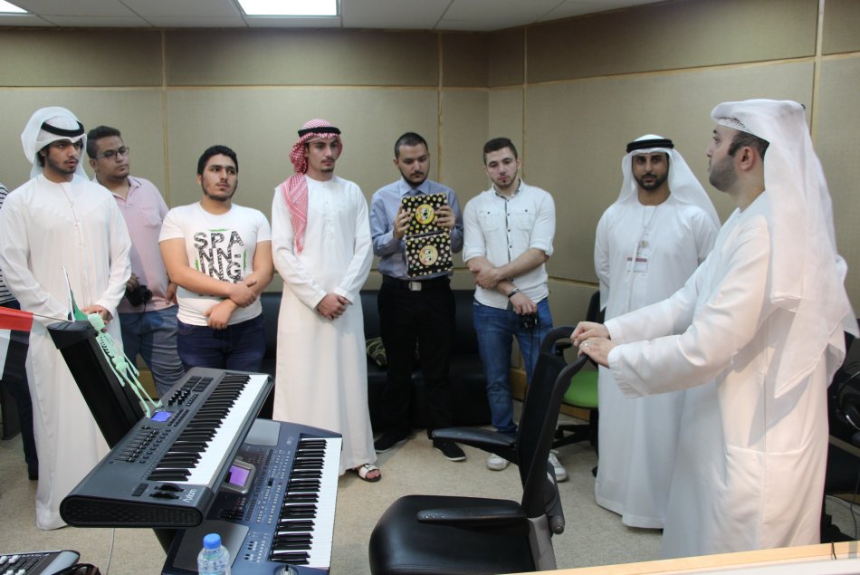 Students visit to Dubai TV On the occasion of World Television Day - Al Ain Campus