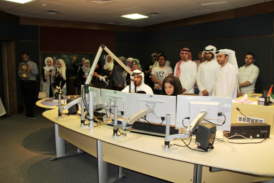 Students visit to Dubai TV On the occasion of World Television Day - Al Ain Campus