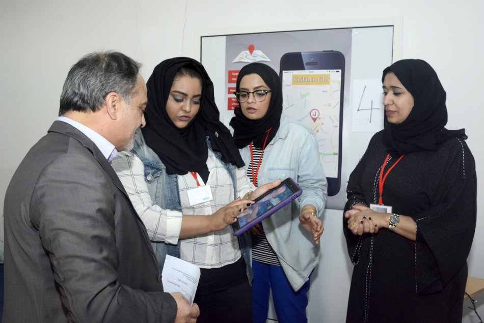 طلبة جامعة العين يبتكرون بإبداع