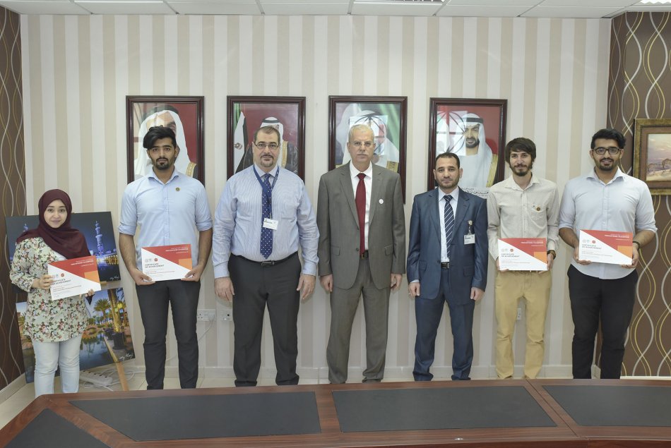 فوز طلبة الهندسة في مسابقة بنك دبي الوطني