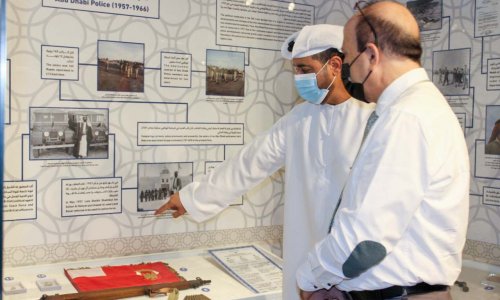 وفد جامعة العين يزور متحف شرطة المربعة 