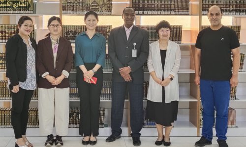 مكتبة جامعة العين تستضيف وفدًا من الصين لتبادل المعرفة