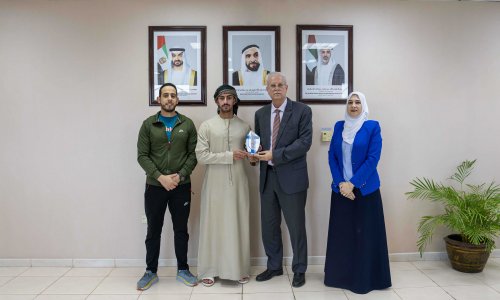 تكريم الطالب عبد الرحمن القباطي لتحقيقه إنجازات رياضية مميزة
