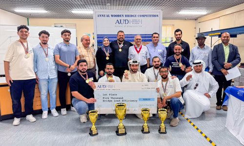 مشاركة متميزة لطلبة الهندسة المدنية في مسابقة الجسور الخشبية
