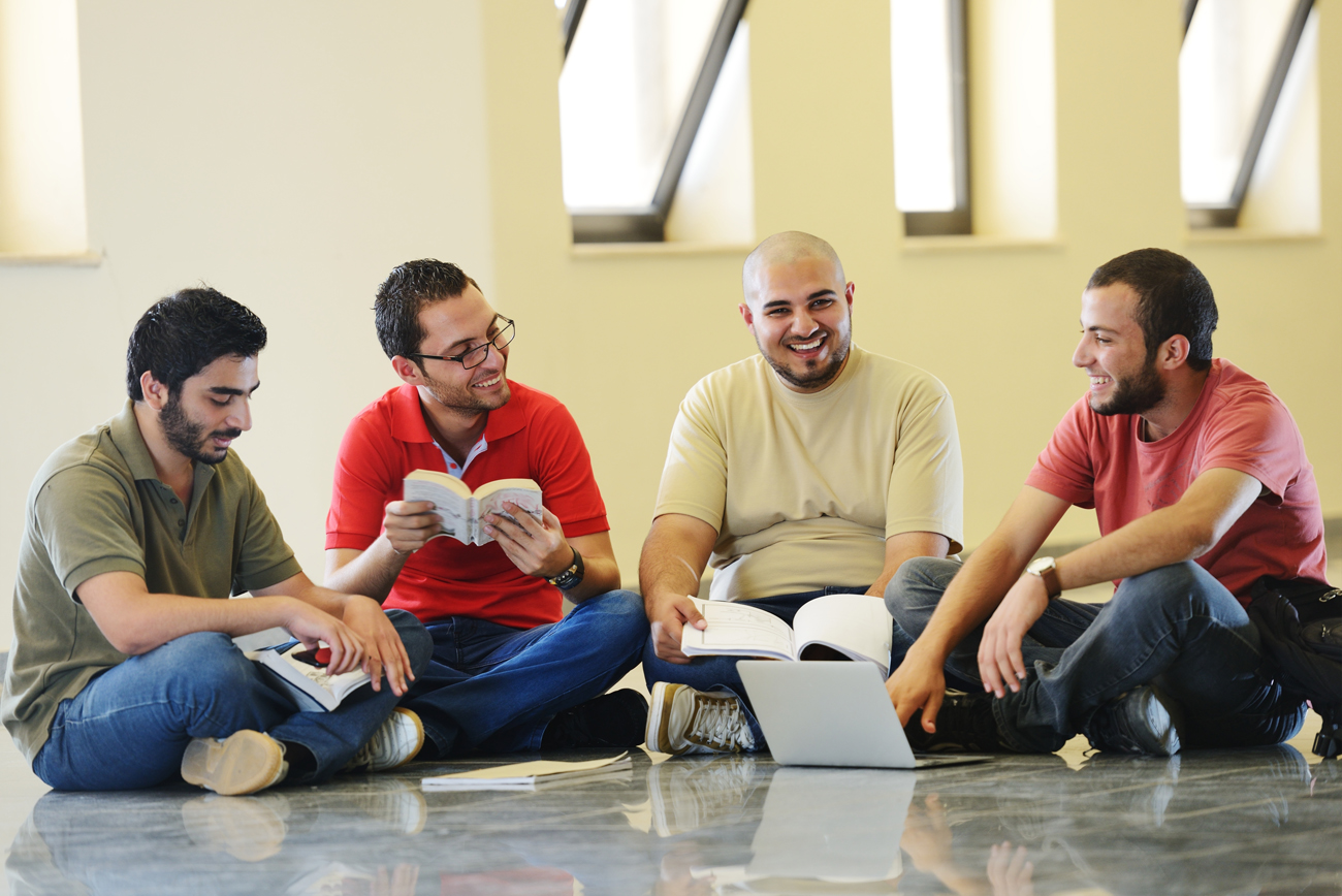 كون صداقات وعلاقات قوية في المجتمع الجامعي نصائح تجعل عامك الدراسي الأول مميزاً، كون صداقات وعلاقات قوية، جامعة العين